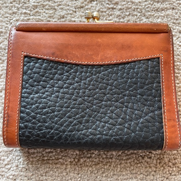 Authentic Genuine Dooney & Bourke Women’s Leather Wallet - Picture 4 of 12